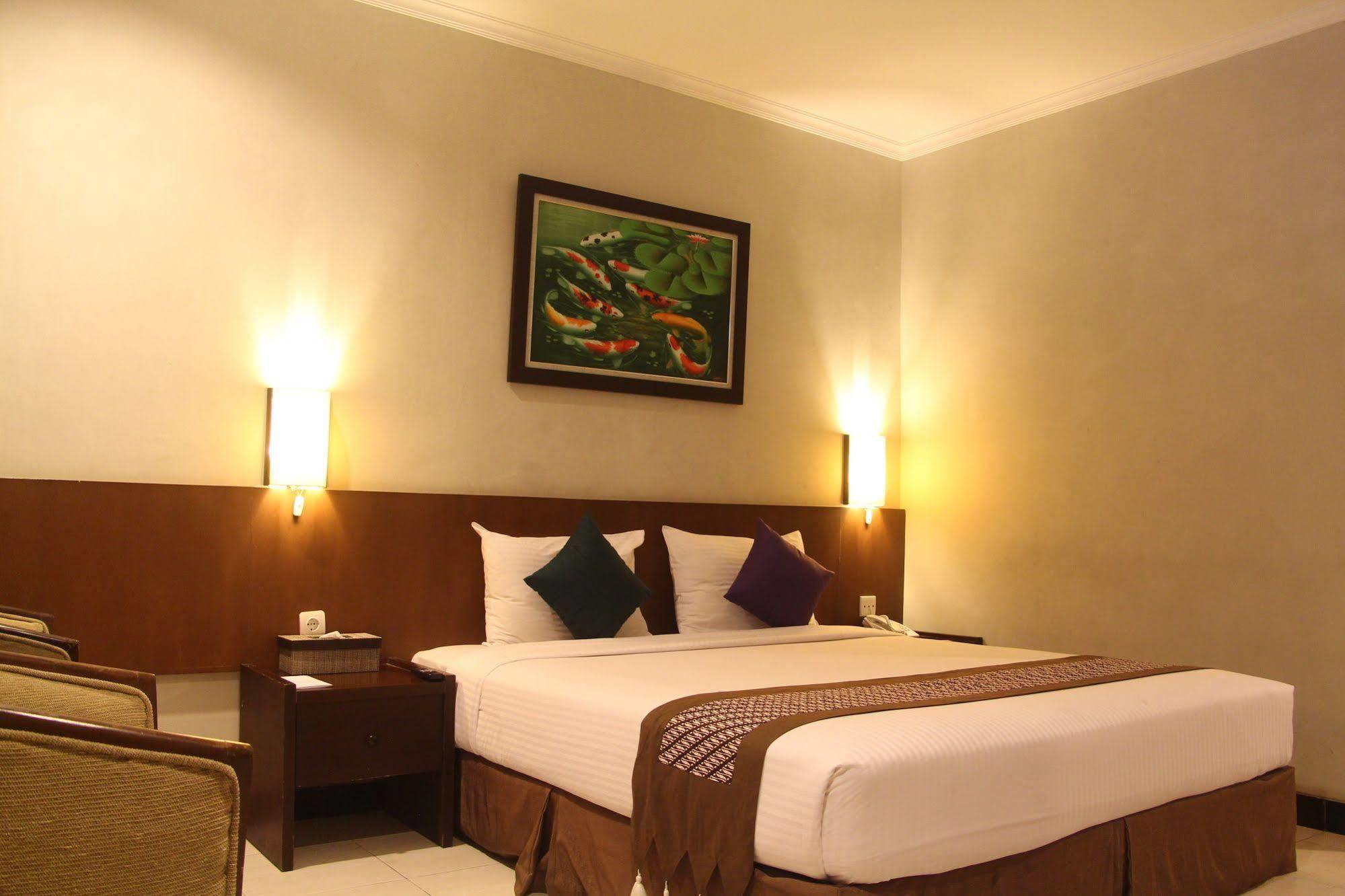 Cakra Kembang Hotel Kejayan Exterior foto